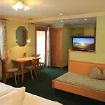 מלון Fruehstueckshotel Margret 3*
